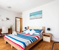 Edificio residenziale con più unità in vendita vicino al mare a Okrug in Croazia
