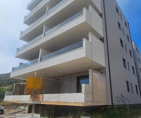 Trogir, Seget Donji Wohnung 87,6 m² mit Meerblick, Neubau mit Garage und Aufzug