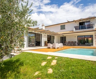 Villa spacieuse avec piscine disponible à Ližnjan en Croatie