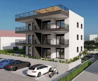Moderno appartamento con giardino vicino al mare a Ciovo in vendita