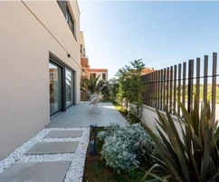 Propiedad para vacaciones con piscina y jardín cuidado