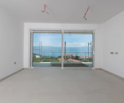 Ostrov Krk, Vrbnik, moderný apartmán s výhľadom na more, ďalším štúdiovým priestorom a záhradou