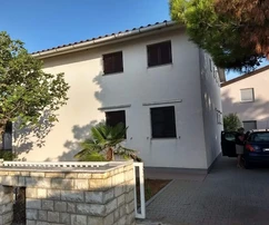Propriété familiale avec une belle cour