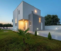 Marčana, Kavran, maison moderne avec piscine et intérieur confortable