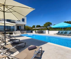 Luksusowa willa z basenem i przestronnym ogrodem, Pula, Istria