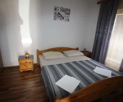 Déli oldali földszinti apartman