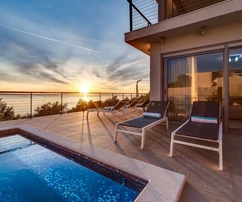 Podstrana, Mutogras, Luxusvilla 370 m2 mit Garten 392 m2 und Swimmingpool