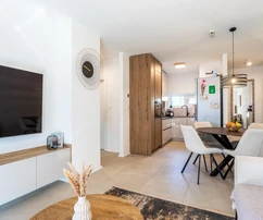 Solin, local commercial aménagé en appartement deux pièces d'une surface totale de 67 m²