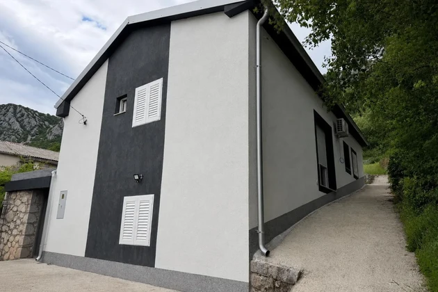 Područje Crikvenice - Kuća s 2 stambene jedinice i vrtom!