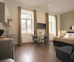Pula, moderno apartamento de cuatro habitaciones en el centro de la ciudad con una superficie de 140 m²