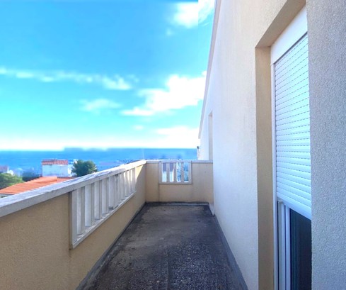 Maison Ciovo à vendre: très bien situé avec vue sur la mer