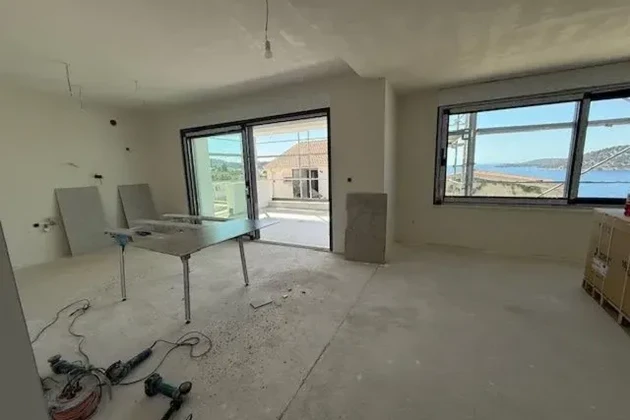 Rogoznica, Ražanj, Drei-Zimmer-Wohnung mit Garten, Meerblick, 160 m vom Meer entfernt