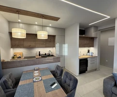 Kastel Kambelovac - zariadený trojizbový penthouse s priestrannou strešnou terasou a dychberúcim výhľadom