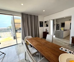 EXKLUZIVNÍ MODERNÍ VILA S BAZÉNEM A OTEVŘENÝM VÝHLEDEM NA MOŘE!