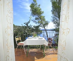 Casa de piedra de 3 plantas en la isla de Korčula