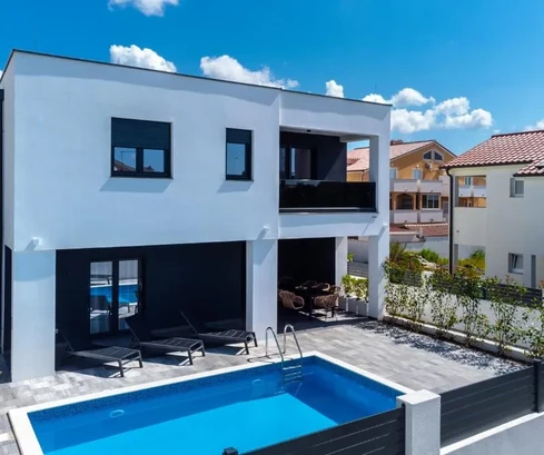 Modern house in Vrsi