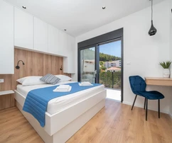 Dvoetažni stan s bazenom na prodaju Makarska