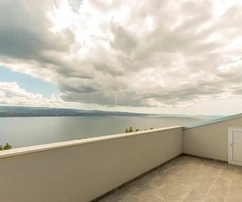 Villa con piscina in vendita vicino a Omiš in Croazia