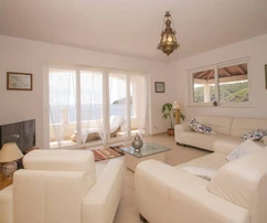 Maison moderne en bord de mer à vendre à Blato en Croatie