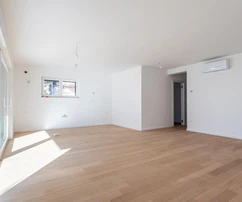 Vodice, NUOVA COSTRUZIONE, appartamento spazioso con cortile nel centro del paese, 148,24 m²
