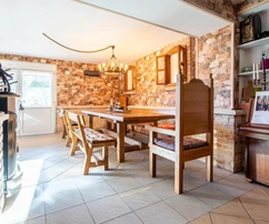 Dům s byty a bazénem na prodej ve Vodici v Chorvatsku