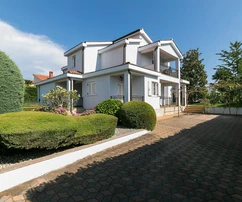 Willa z basenem, przestronny ogród, Poreč.