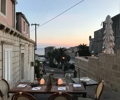 Ház étteremmel – kilátás Dubrovnik óvárosára