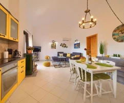 MÖBLIERTE WOHNUNG MIT PANORAMABLICK AUF DAS MEER!