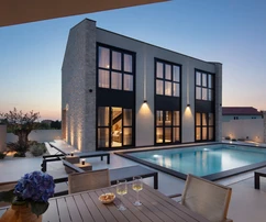 Verkauf einer modernen Oase mit Pool - Designerjuwel in der Ruhe von Visočani