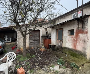 Istria, Parenzo – casa a schiera con potenziale giardino