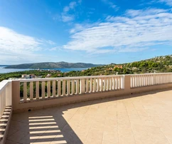 Palazzina in vendita a Seget Vranjic con vista in Croazia