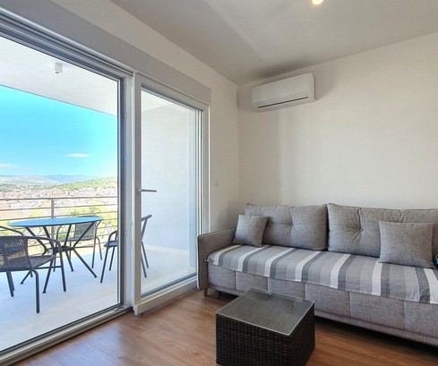 Ciovo Appartamento Duplex con Piscina e Logge in Vendita