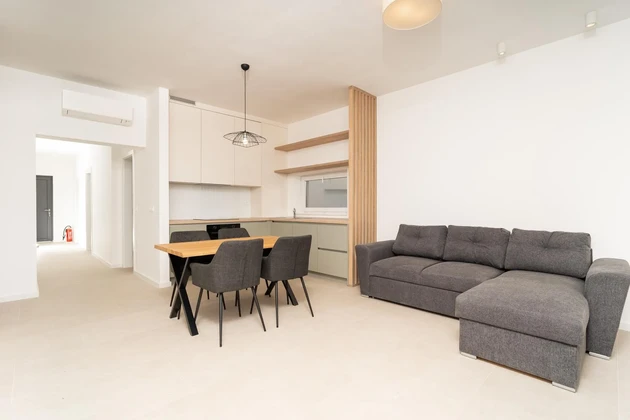 Zadar, Kozino, moderný dvojizbový apartmán s výhľadom na more
