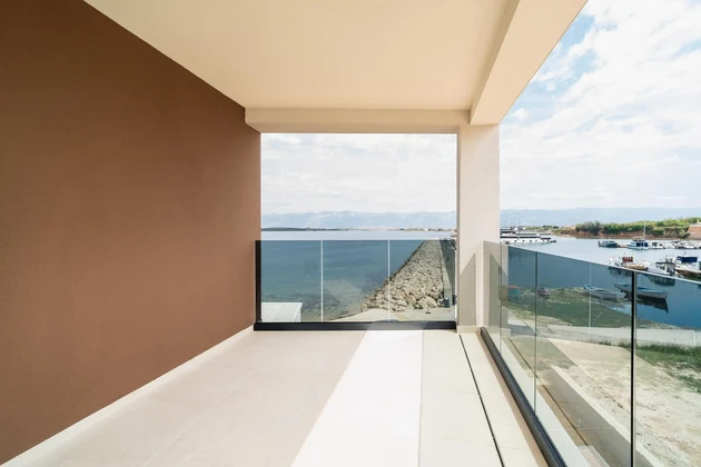 Zadar, Privlaka, luxusný dvojizbový apartmán, prvý rad pri mori, 92,80 m²