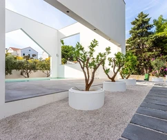 Nowoczesna willa na sprzedaż na wyspie Brač, położona blisko morza w Chorwacji