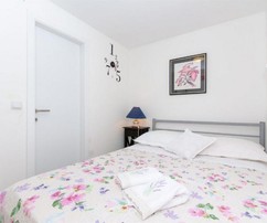 Šarmantní dům s bazénem na prodej v Grohoty na ostrově Šolta