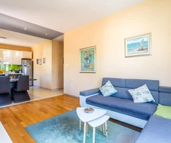 Split, Manus, tágas háromszobás lakás a központban, felújítva 2020.