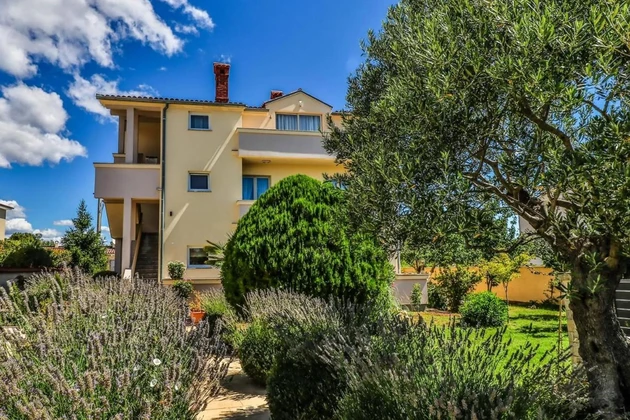 Detached home with a swimming pool for sale in Marčana in Croatia