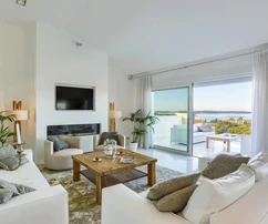 Amplio apartamento con vista al mar en venta en Pula, Croacia