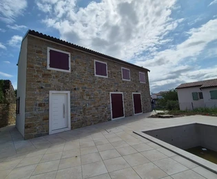 Villa in pietra con piscina in vendita vicino a Buie in Croazia
