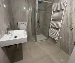 Rijeka, Pećine, nouvel investissement, appartement de luxe trois pièces, 105,96 m², première ligne face à la mer
