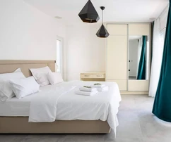 Eladó villa medencével, közvetlenül a tengerparton, Brač szigetén Horvátországban