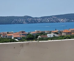 Seget D., appartement de 2 chambres de 66 m2, dans un immeuble neuf, 1er étage, vue sur la mer,