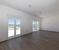 Seget Donji, penthouse 122 m2 w nowym budynku, 230 m od plaży, garaż