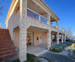 Zadar, Vir, dom 1. rad k moru