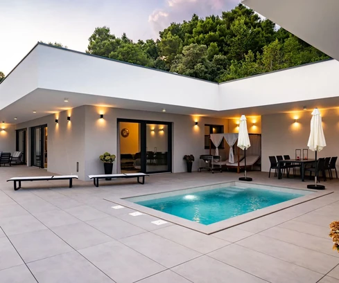 Modern villa eladó, teljes privát szférával Rab szigetén Horvátországban