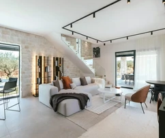 Porečben medencés kőház várja új tulajdonosát Horvátországban