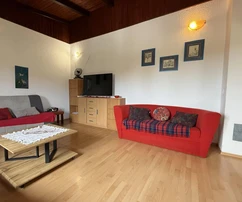 Tágas családi ház apartmanokkal eladó Pulában Horvátországban