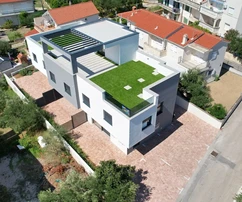 Vodice - Maisonettewohnung S1 mit Garten, nur 150 m vom Strand entfernt