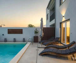 Istria, Porec area, semi-detached house 120 m² with pool, sauna and established tourist rental business